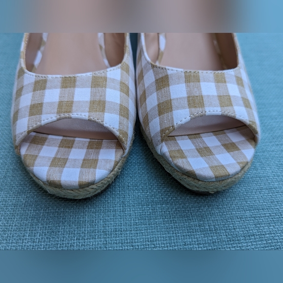 NWOT 7.5M Bandolino Peep Toe, Slip On Wedge White & Tan Espadrilles - Picture 9 of 10